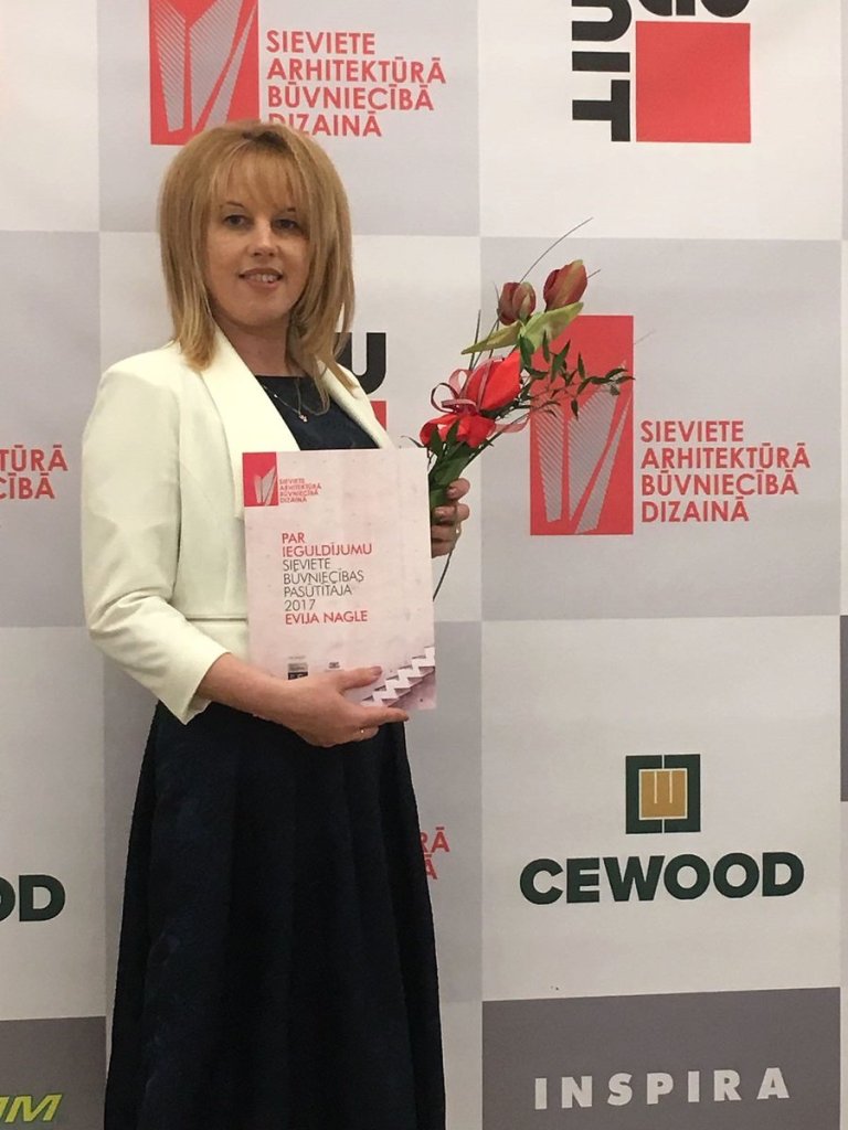 Apbalvojums nominācijā Sieviete — būvniecības pasūtītāja Evijai Naglei