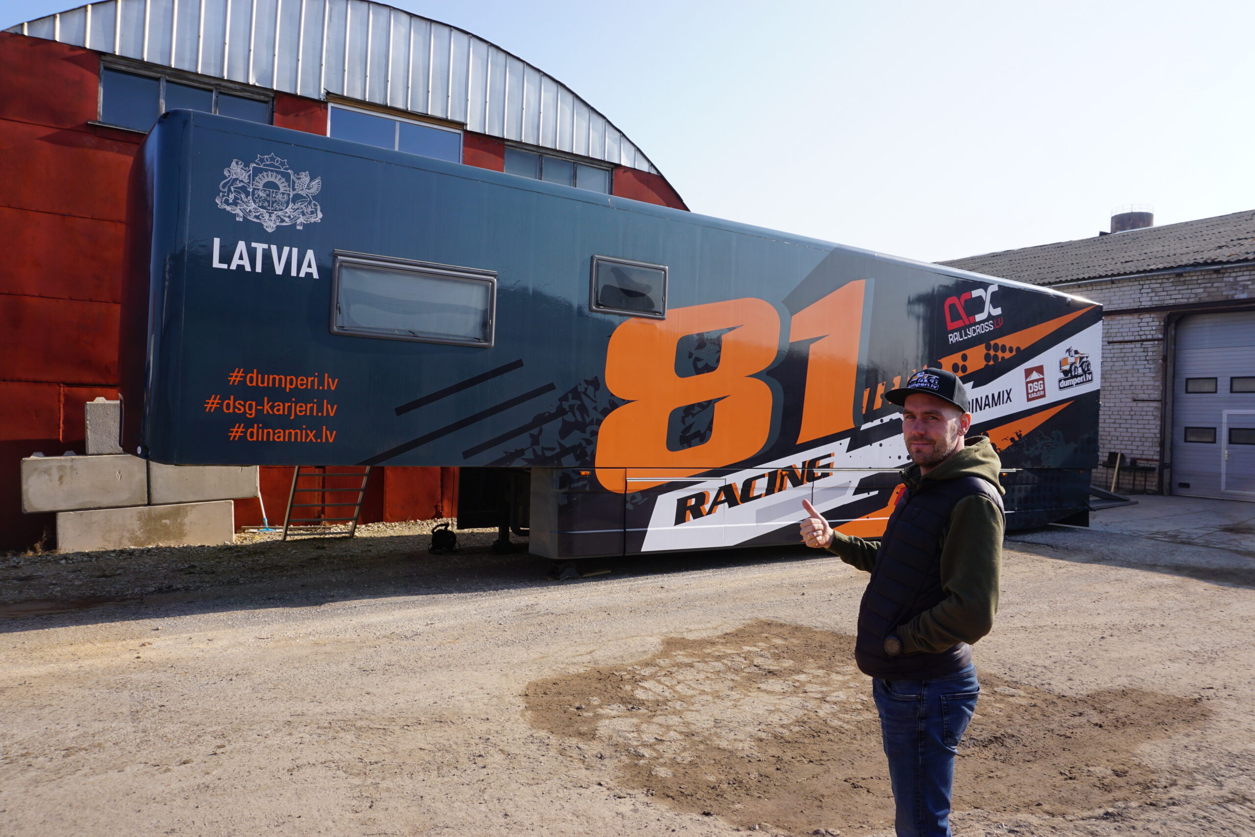 Ar "Nitro Rallycross" āķi lūpā