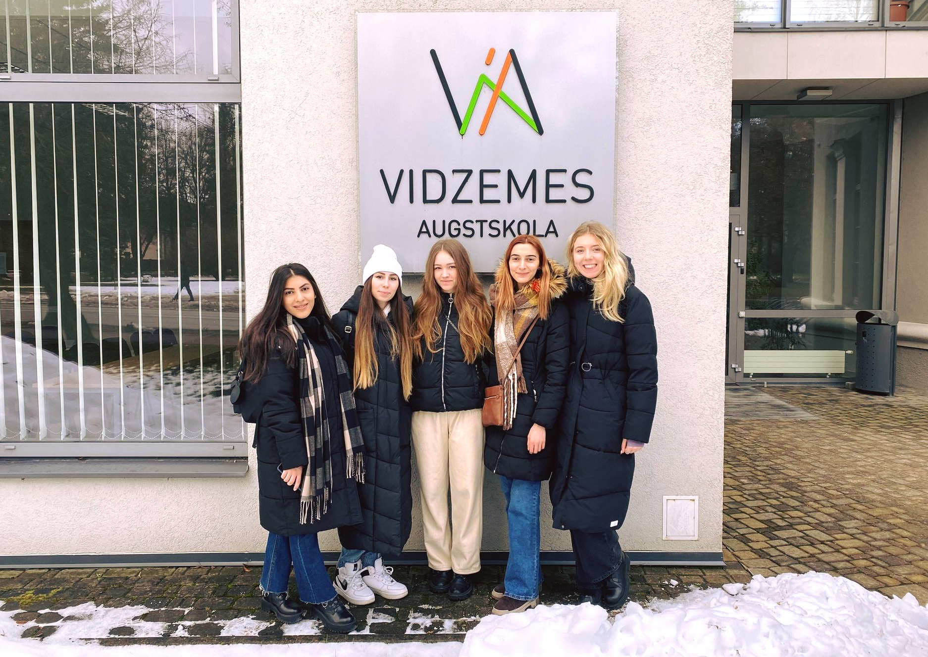 Augstskolā studentes no Ukrainas un Armēnijas