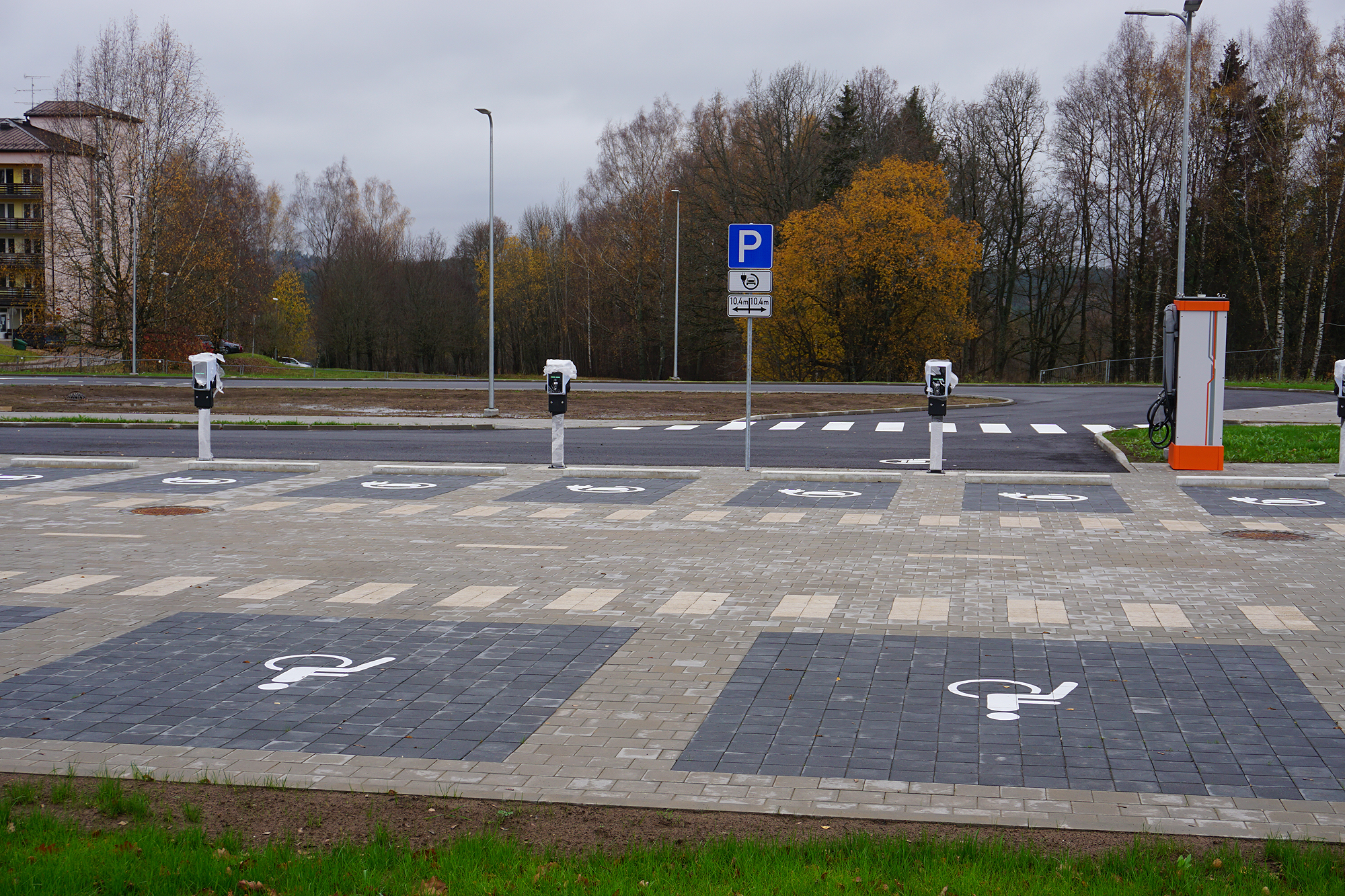 Daži prieki "elektriķiem"