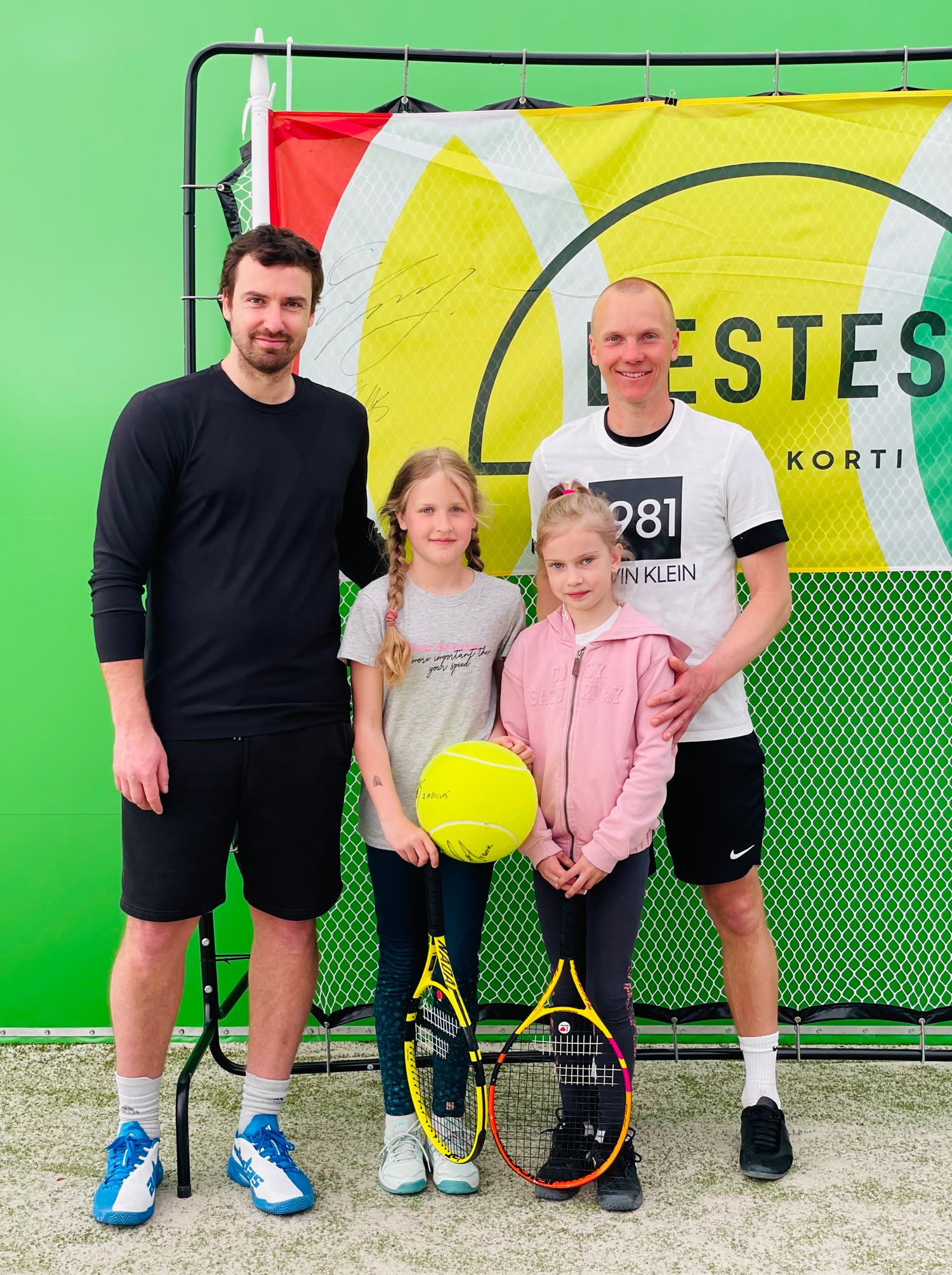 LTS prezidents Ernests Gulbis tiekas ar Bestes tenisa kortu spēlētājiem «Iedvesmas pēcpusdienā»