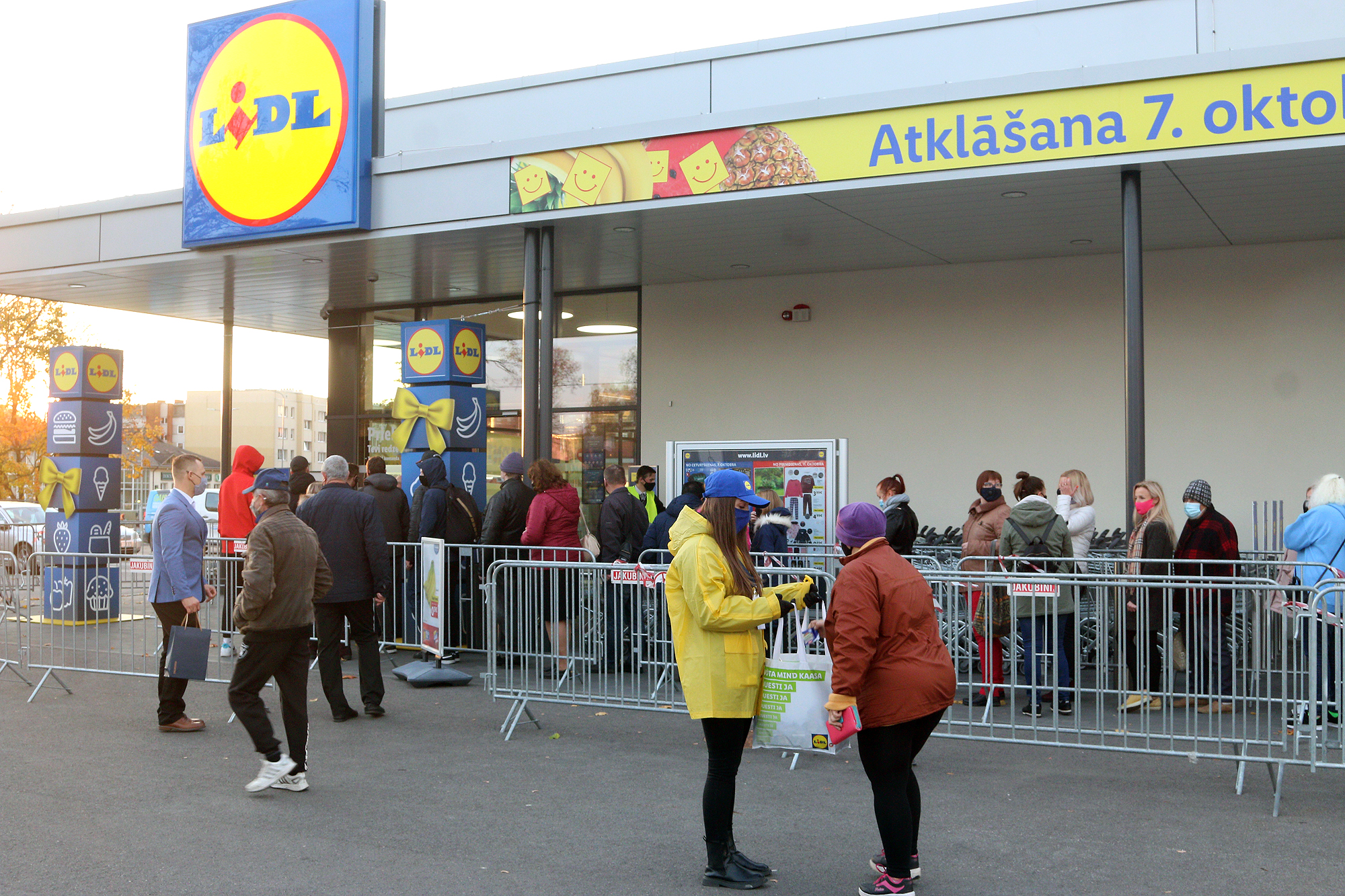 "Lidl" durvis ver arī Valmierā