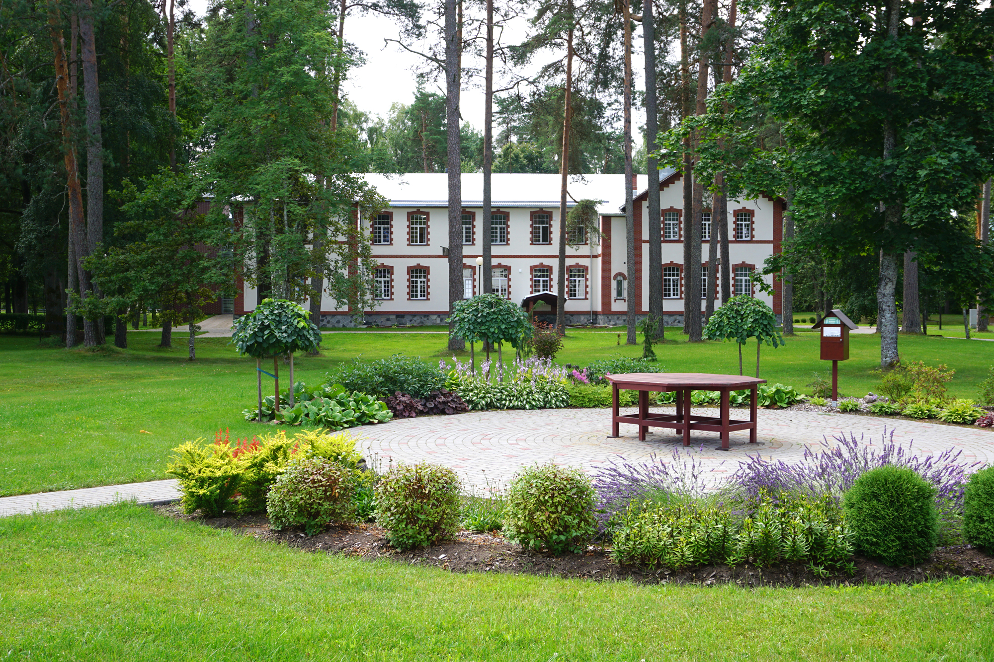 No "Annas mājas" uz "Marijas māju"