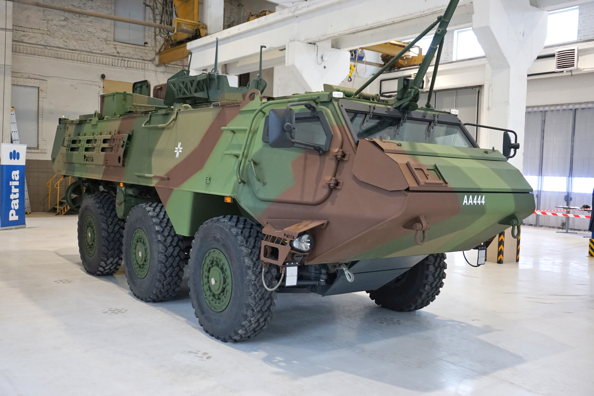 Startē bruņutransportiera "Patria" 6×6 montāžas darbi