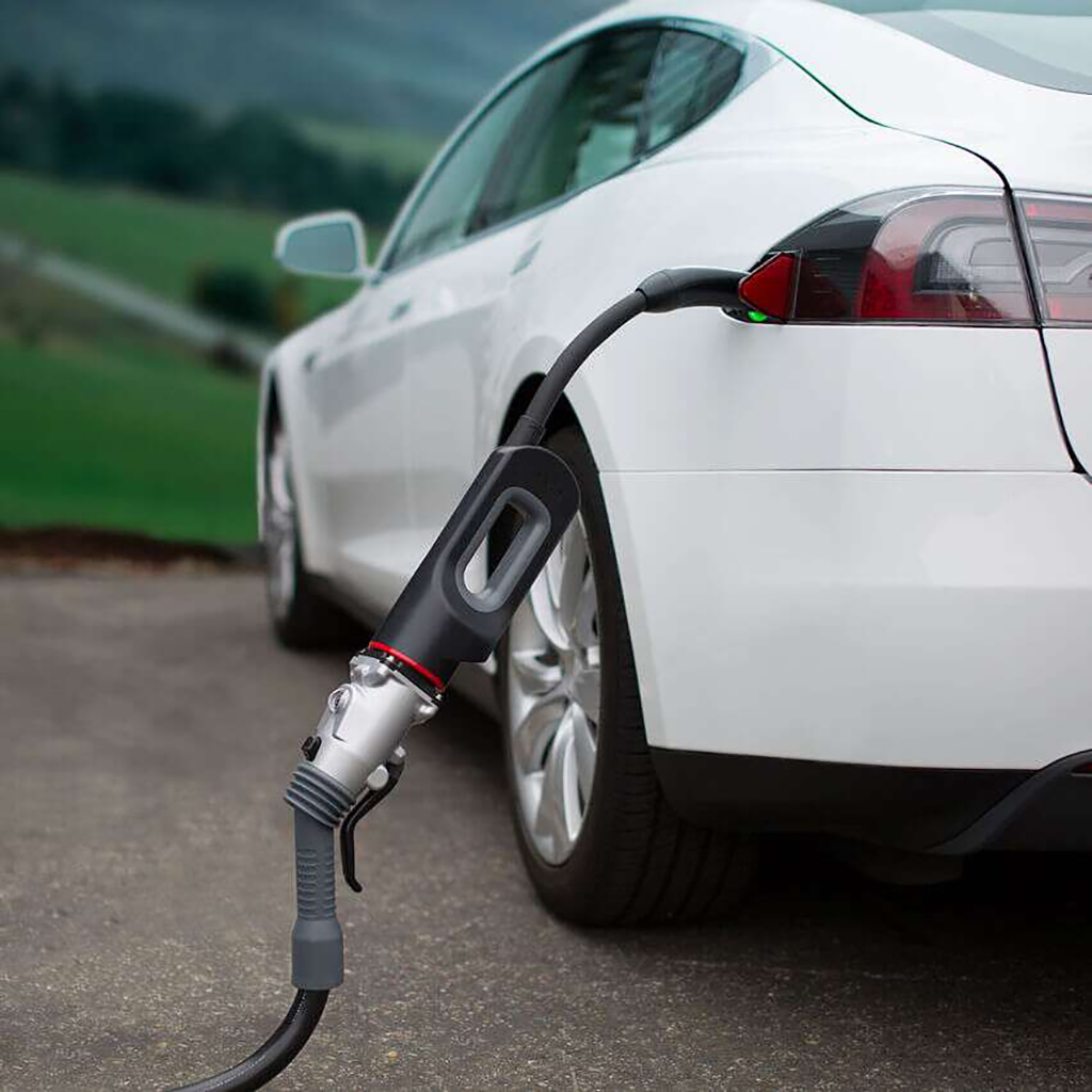 "Tesla" Vācijā un akmeņogles Ķīnā