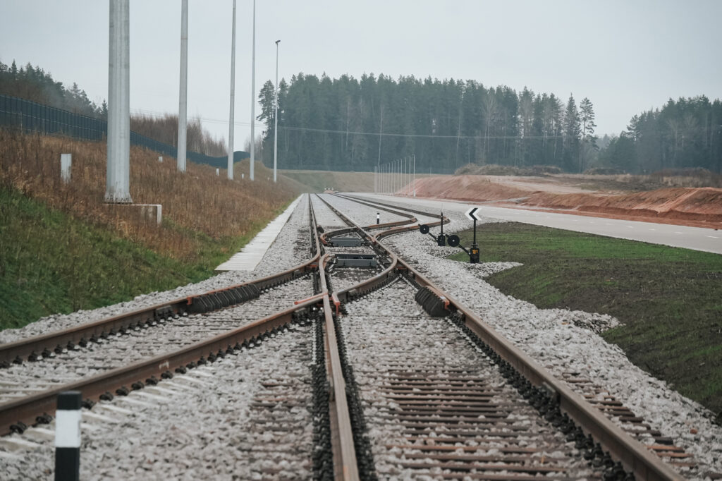 Valmierā investīcijām pieejama jauna rūpnieciskās  apbūves teritorija un dzelzceļa infrastruktūra – pabeigts Valmieras Industriālais parks