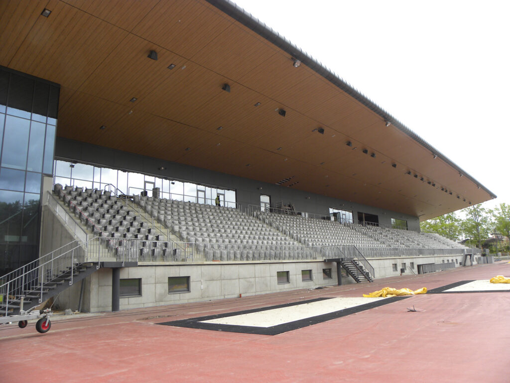 Valmieras vieglatlētu saimē jūtams patīkams satraukums –  Jāņa Daliņa stadions sauc!