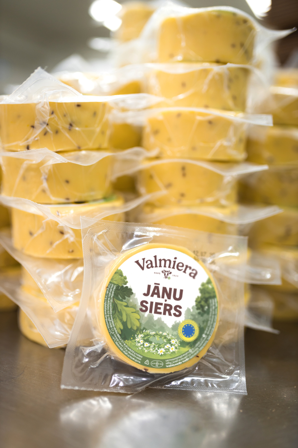 Kā top autentiskais «Valmieras» Jāņu siers»?