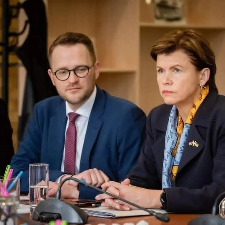 Ar zinātkāri līdz diplomāta karjerai