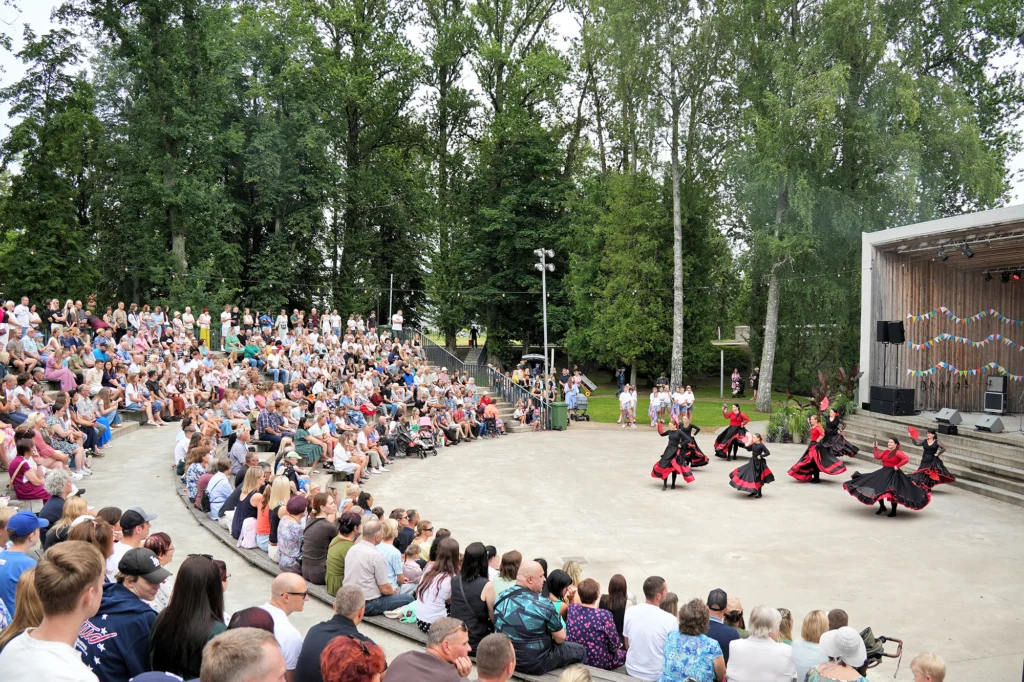 Krāšņi un skanīgi aizvadīti Rūjienas pilsētas svētki