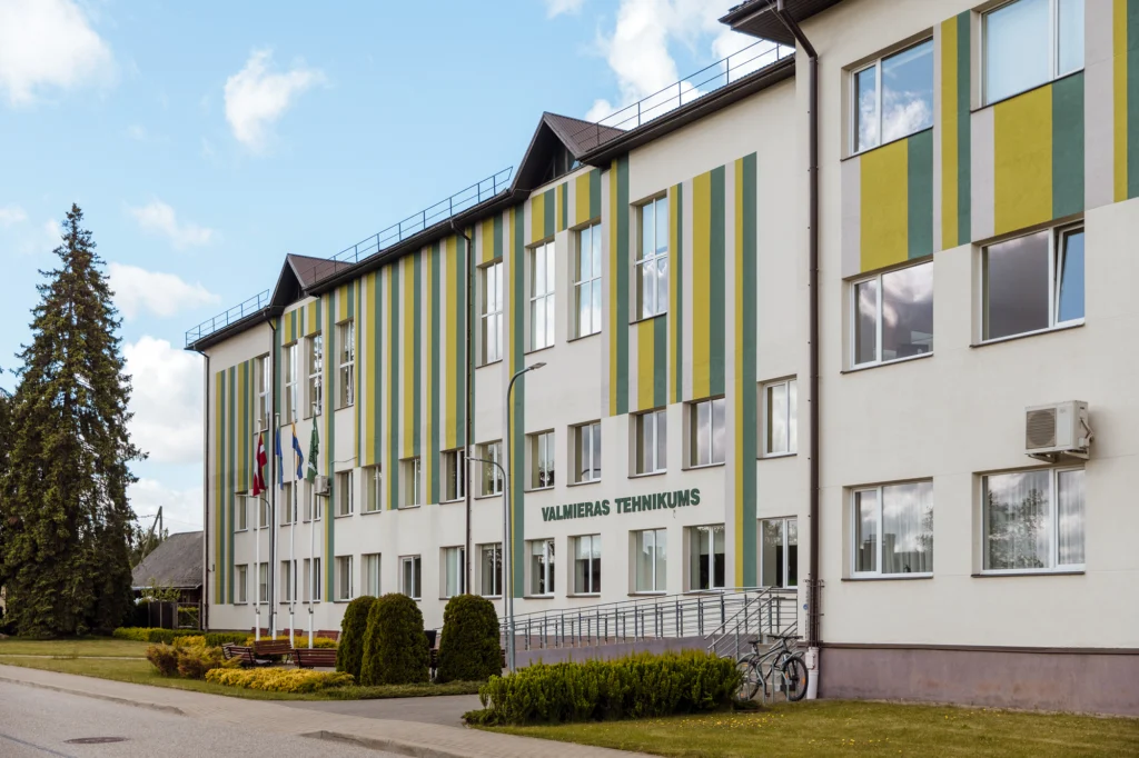 Valmieras tehnikums iekļauts Ata Kronvalda fonda «Lielā Pūce» Lielo skolu reitingā
