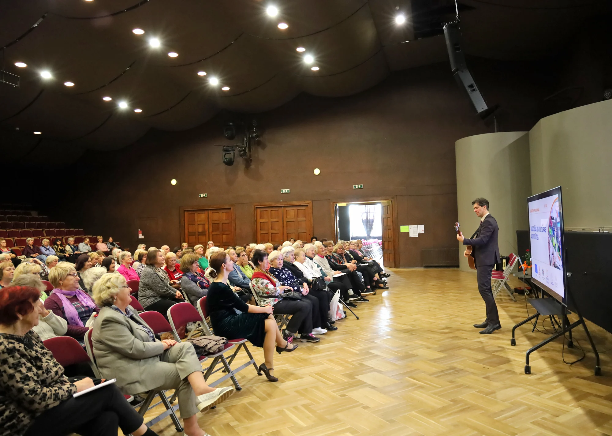 Atklāj Vidzemes senioru skolu VIVA
