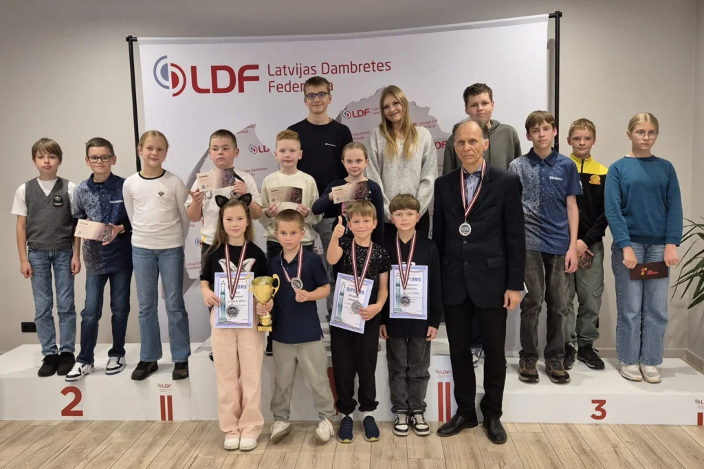 Dambretisti Latvijas komandu čempionātā